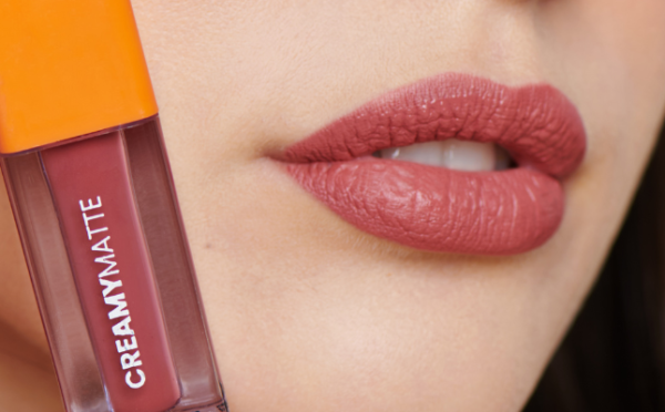 Como passar batom da forma correta