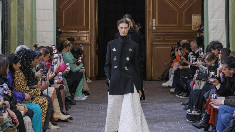 Desfile da Ujoh na Semana de Moda de Paris 2023